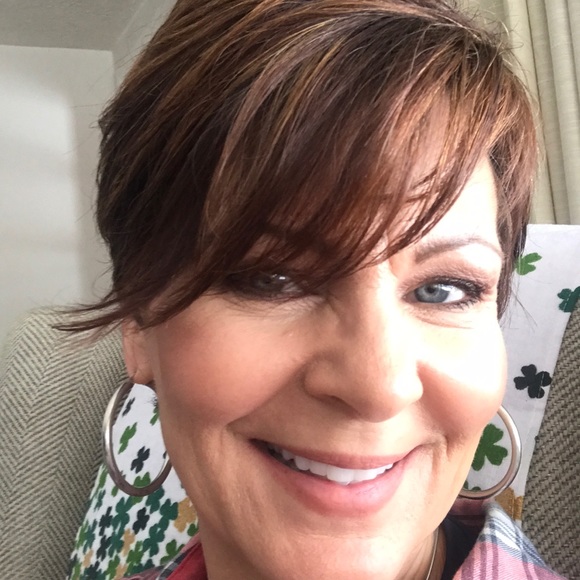 Meet your Posher, Cynthia - Picture 1 of 1